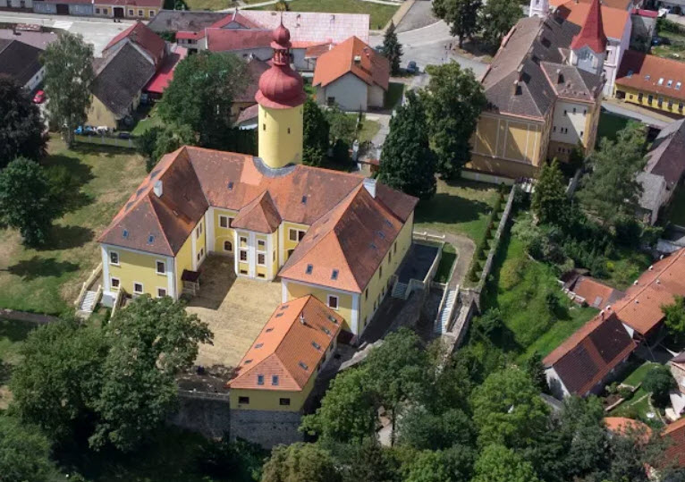 Hrad a zámek Stráž nad Nežárkou, Czech Republic (Czechia)